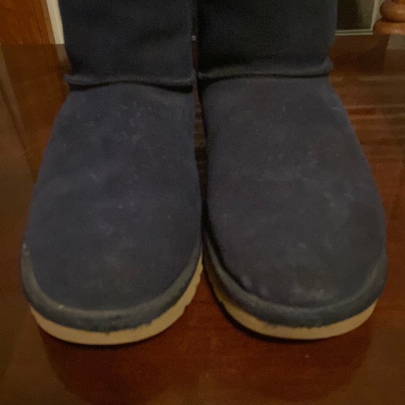 - 🦊 Ugg navy blue and box. Navy with striped bows. Pic show all minor mark… - Picture 5 of 16
